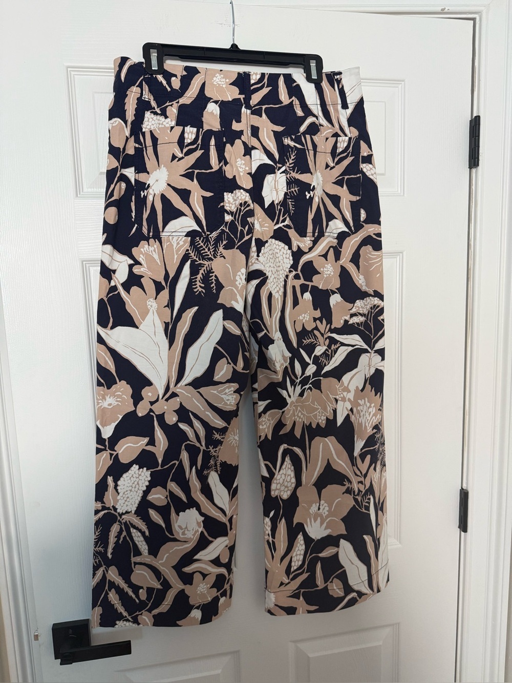 ANTHROPOLOGIE MAEVE COLETTE High-Rise
Wide-Leg Cropped Pants by
Jo Faulkner
31 - Picture 8 of 10